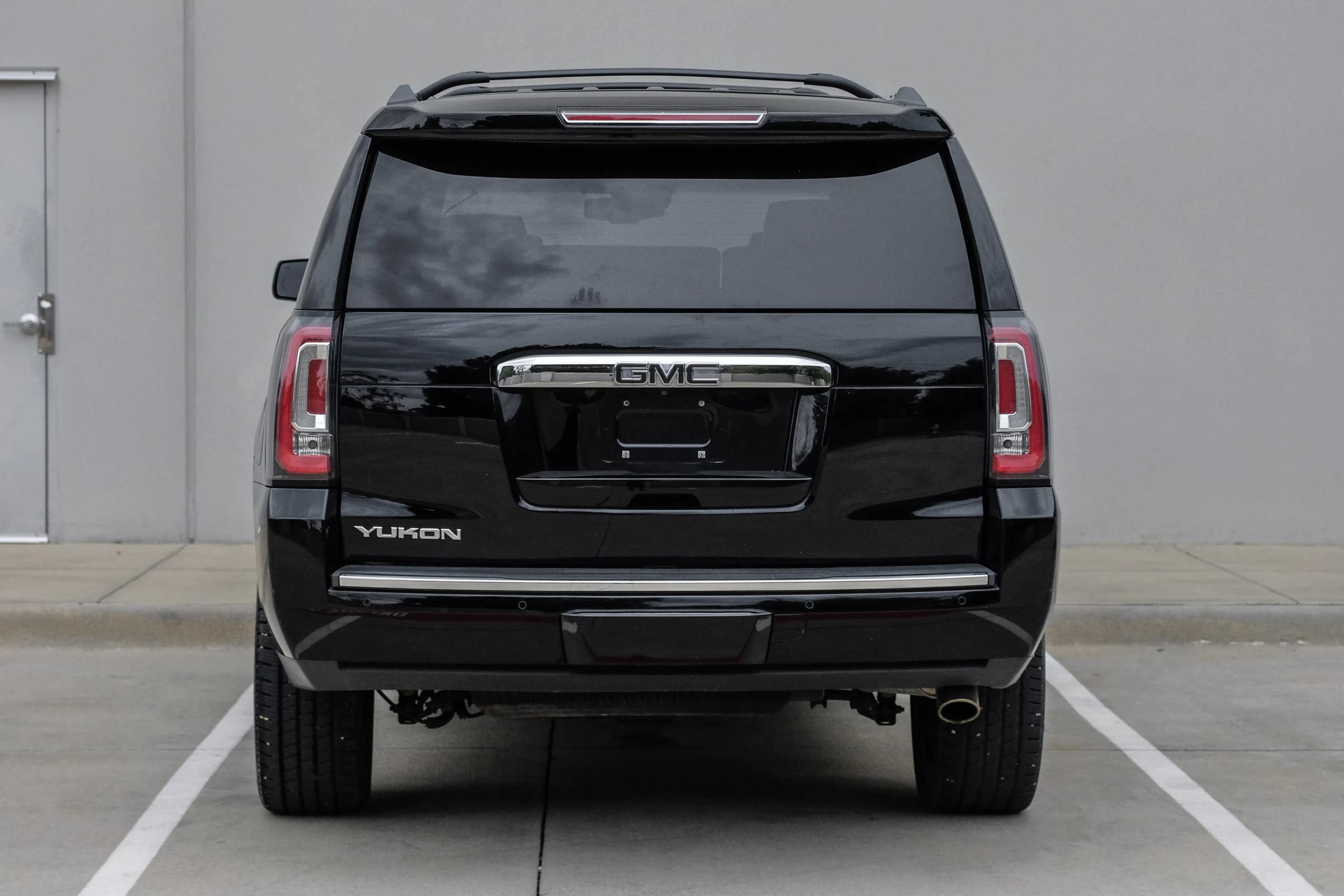 Used 2019 GMC Yukon Denali w/ Denali Ultimate Black Edition AWD/4WD image 15