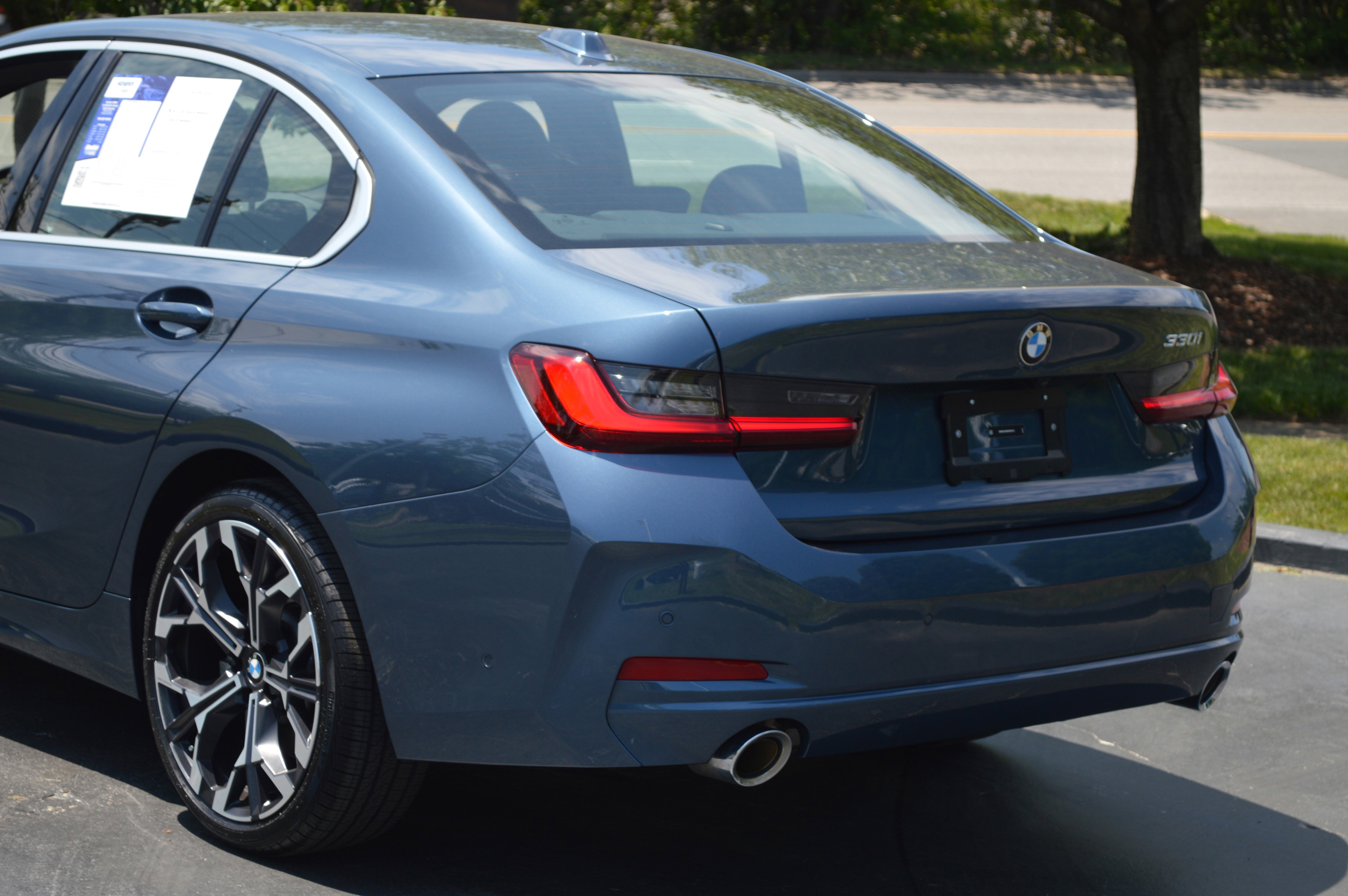 Certified 2025 BMW 330i Sedan RWD image 3