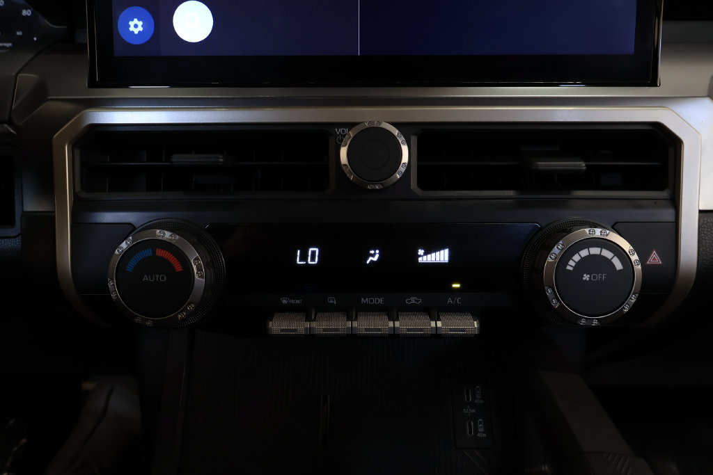 Used 2025 Toyota Tacoma TRD Sport AWD/4WD image 33