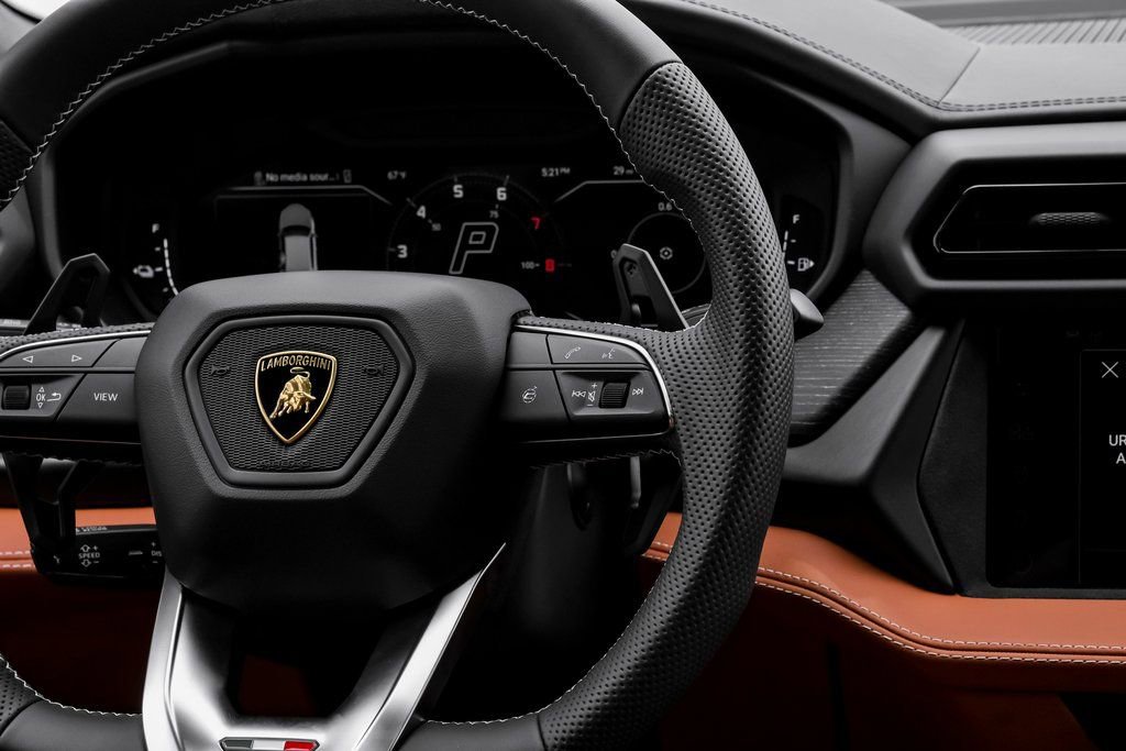 Used 2025 Lamborghini Urus SE AWD/4WD image 17