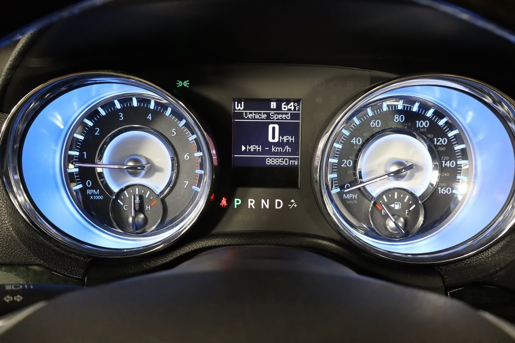 Used 2011 Chrysler 300 C RWD image 11