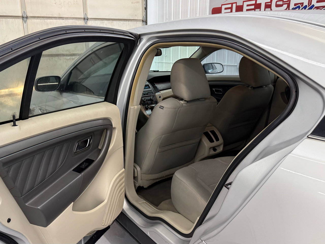 Used 2010 Ford Taurus SEL image 53