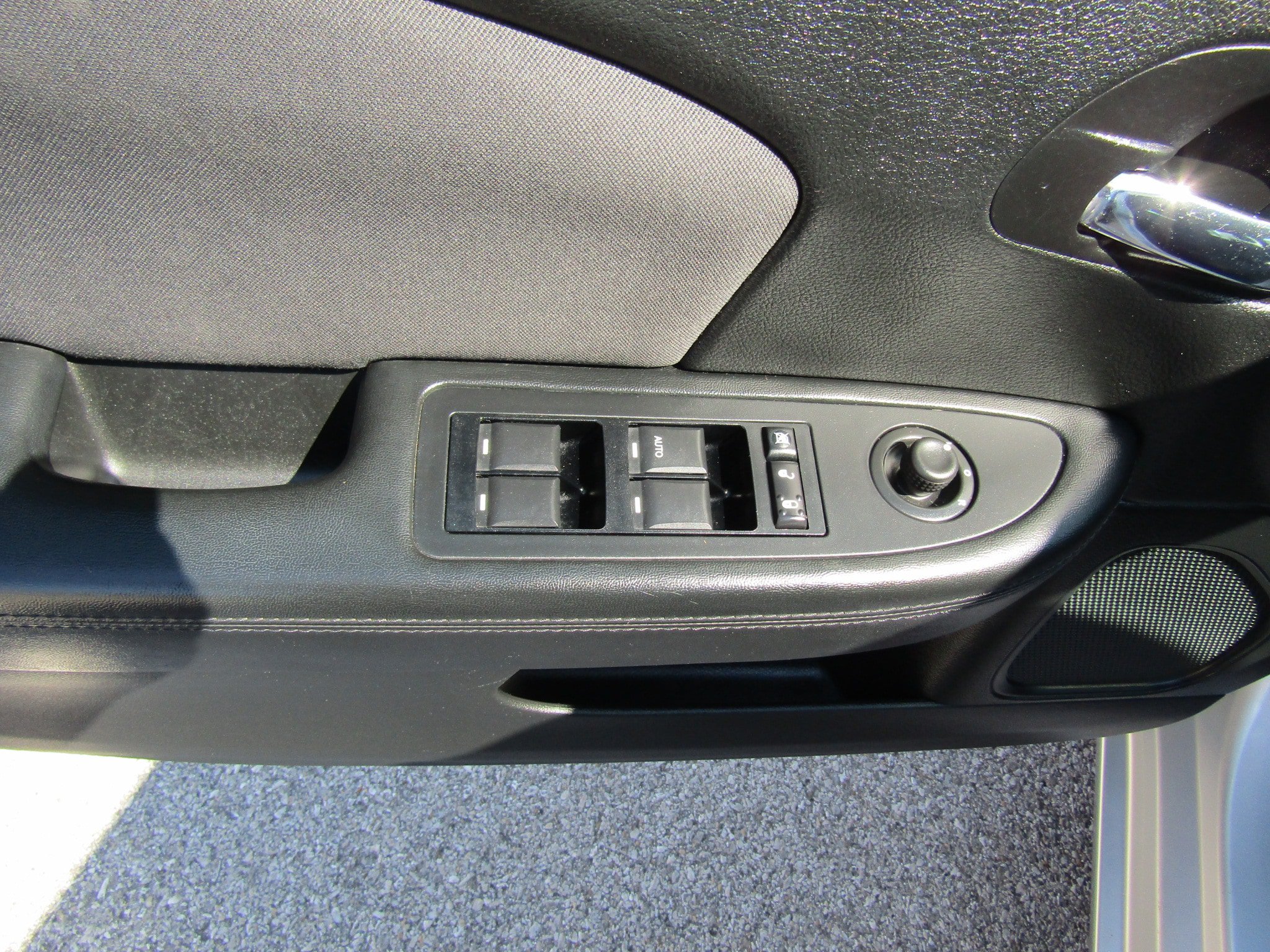 Used 2012 Chrysler 200 Touring FWD image 18