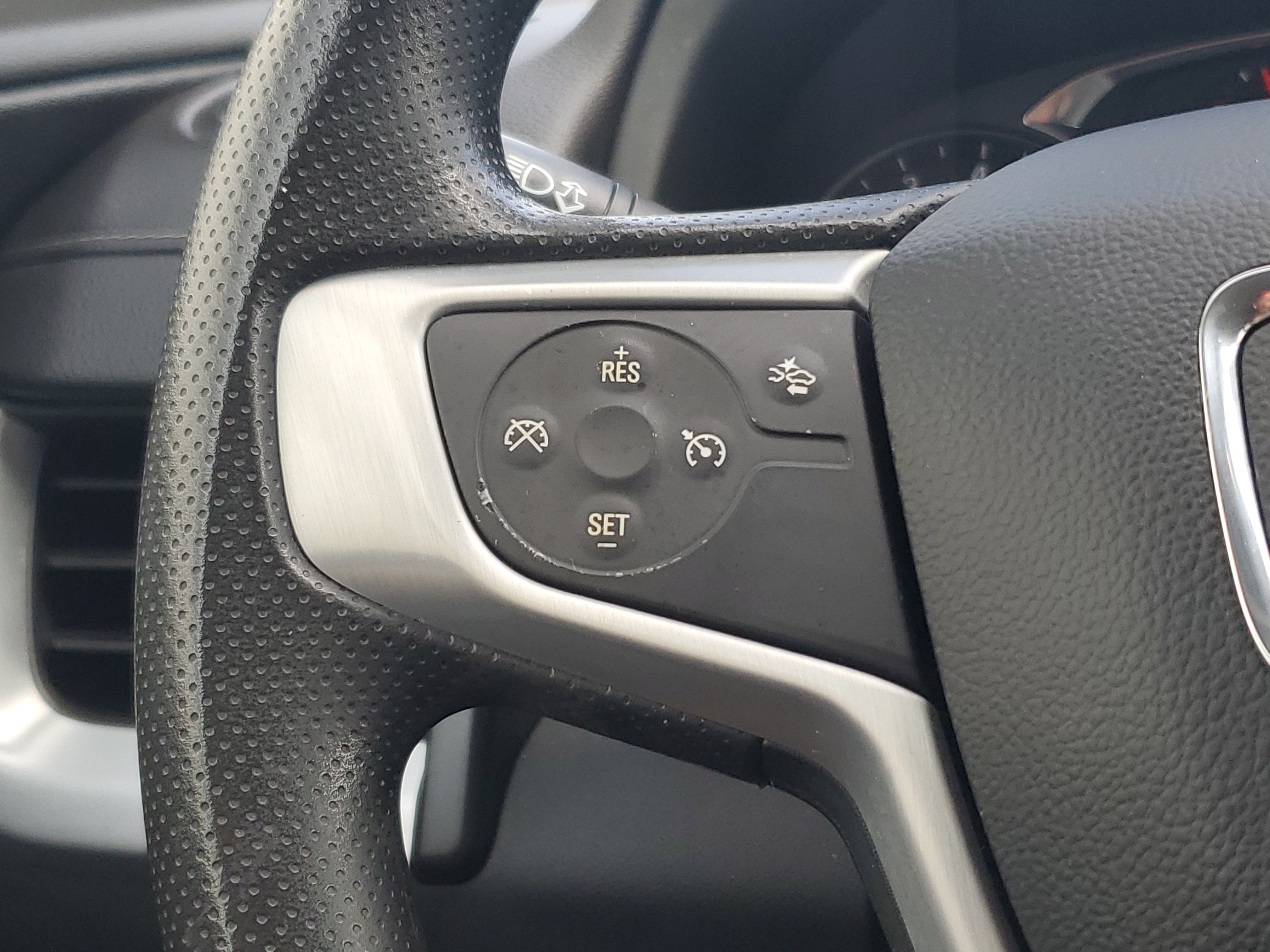 Used 2024 GMC Terrain SLE w/ Driver Convenience Package FWD image 23