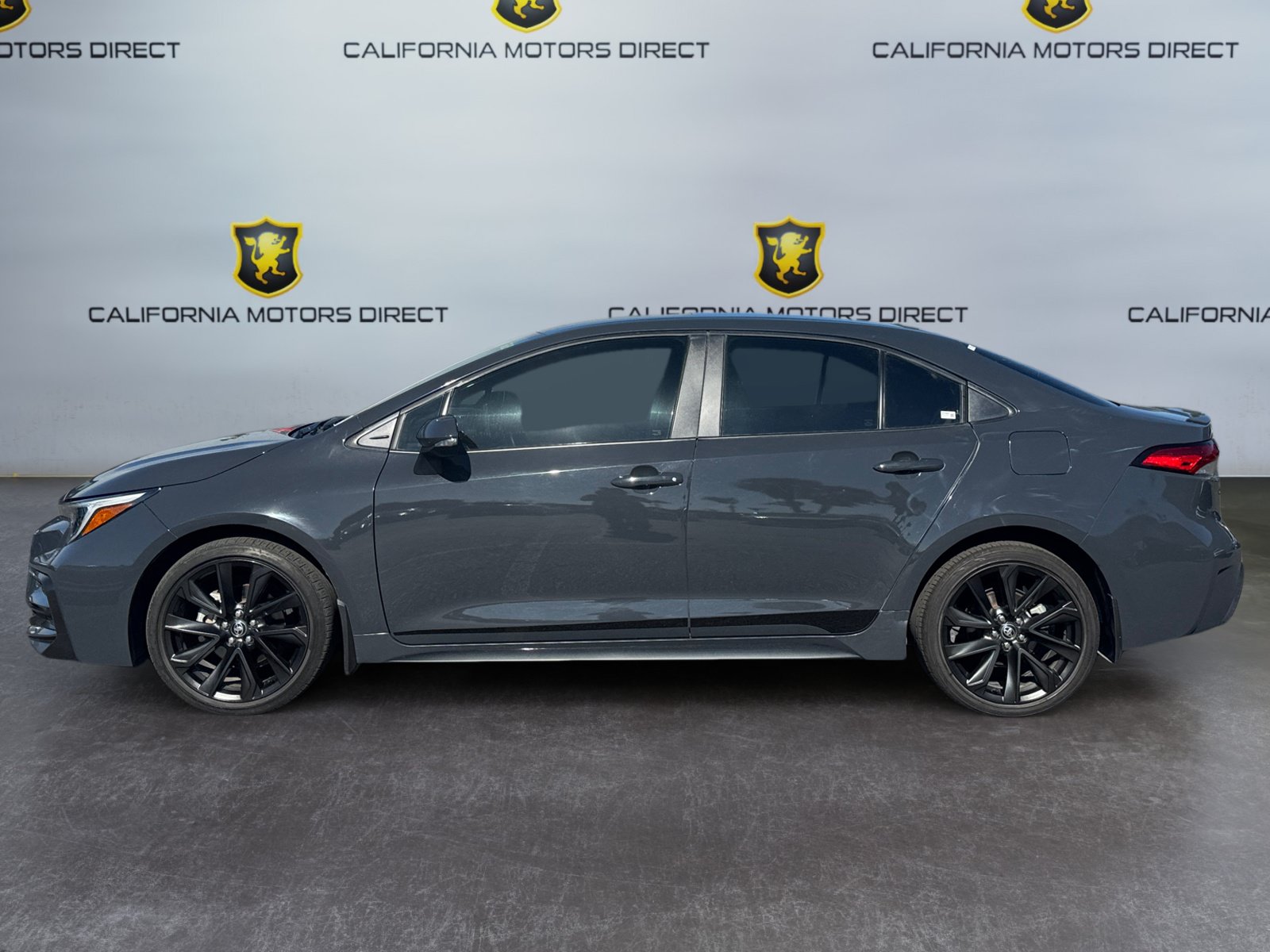 Used 2025 Toyota Corolla SE FWD image 2