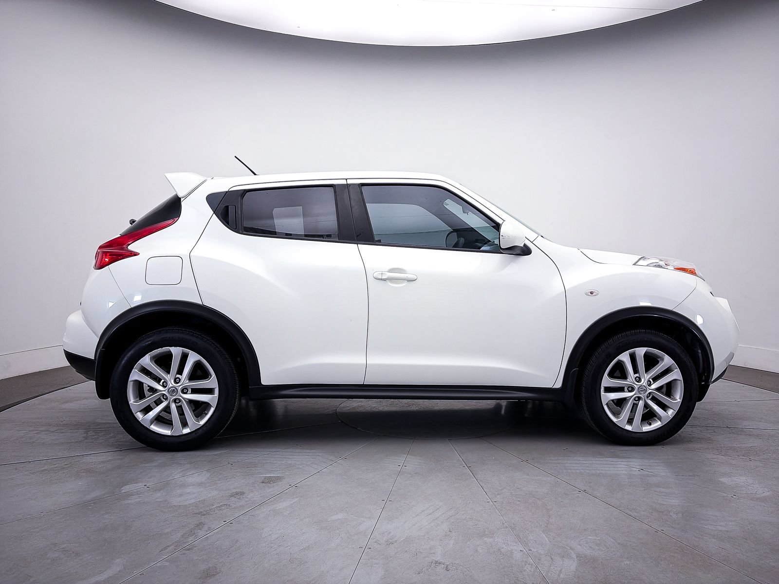 Used 2014 Nissan Juke S FWD image 27