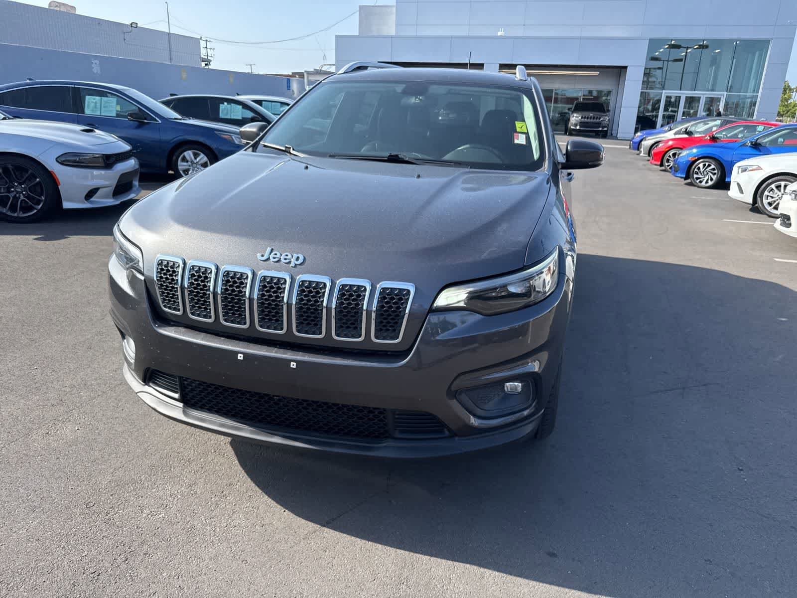 Used 2019 Jeep Cherokee Latitude Plus FWD image 3