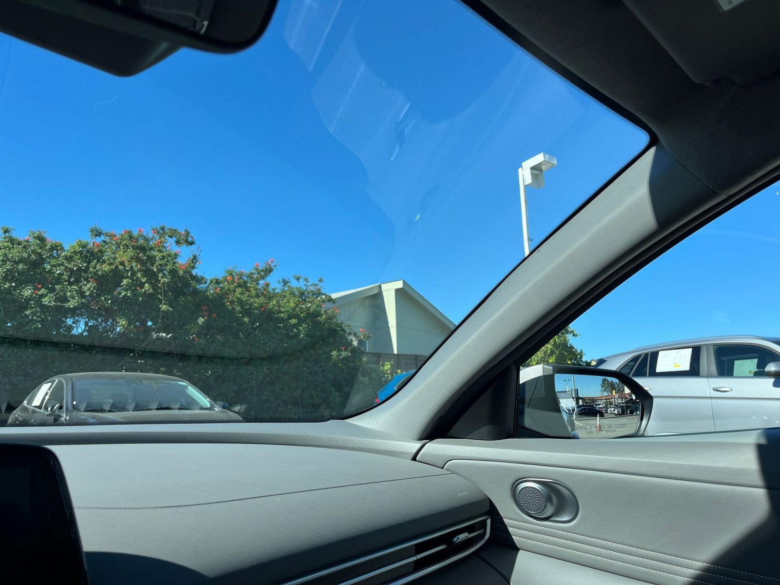 Used 2025 Hyundai Elantra SEL image 38