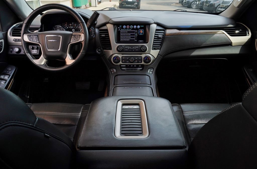 Used 2019 GMC Yukon Denali w/ Denali Ultimate Package AWD/4WD image 8
