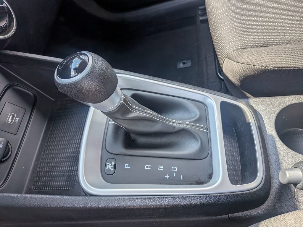 Used 2020 Hyundai Venue SE FWD image 14