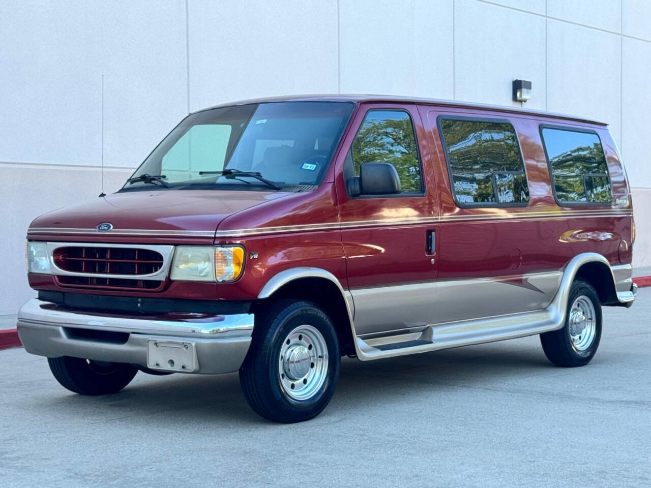 Used 1999 Ford E-250 and Econoline 250 RWD image 1