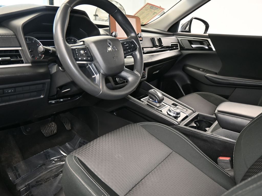 Used 2022 Mitsubishi Outlander ES image 12