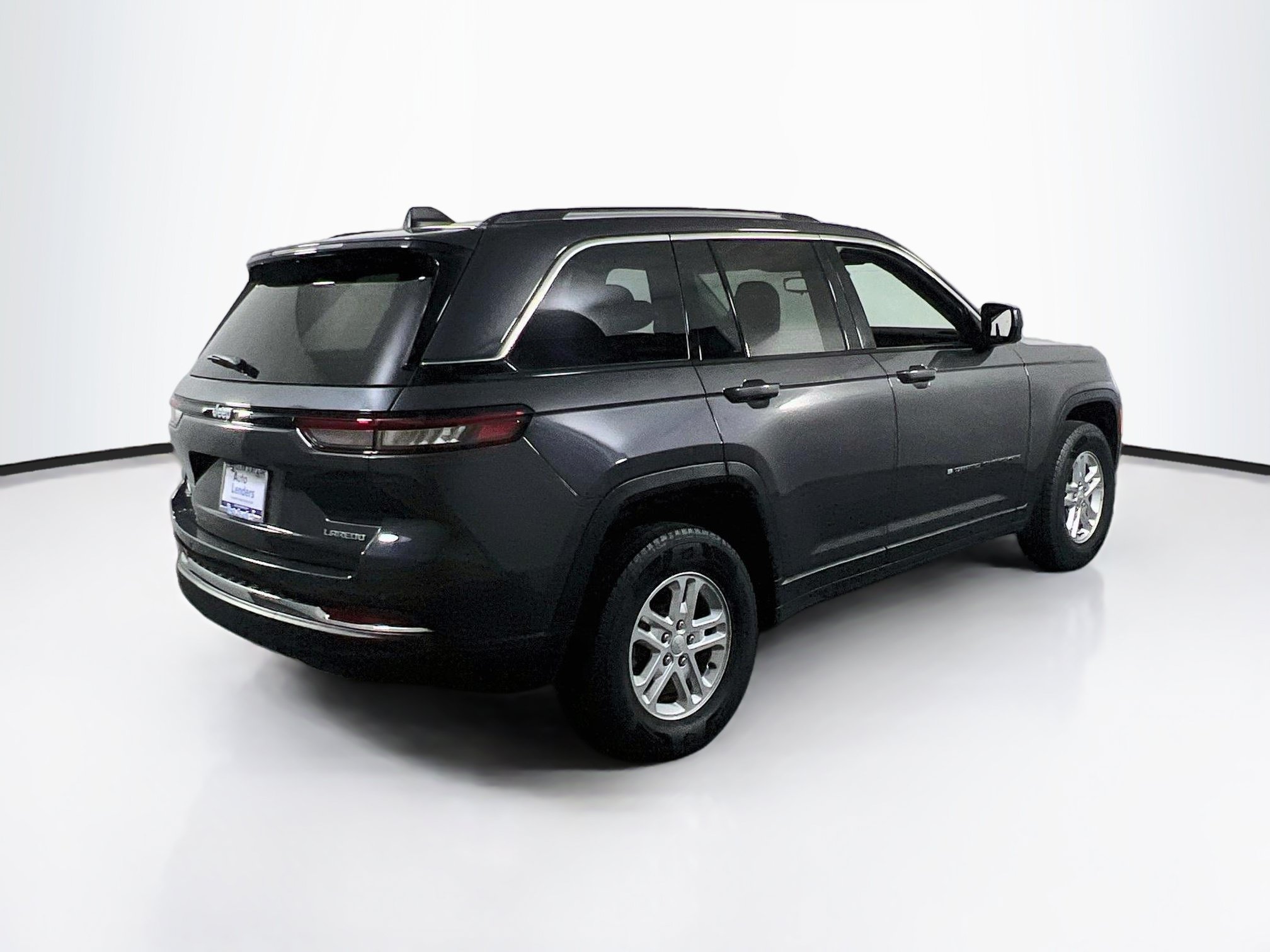 Used 2023 Jeep Grand Cherokee Laredo AWD/4WD image 5
