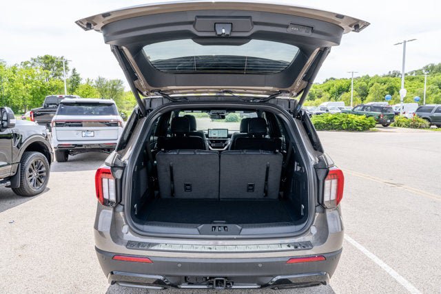 New 2026 Ford Explorer ST-Line w/ ST-Line Street Pack AWD/4WD image 5