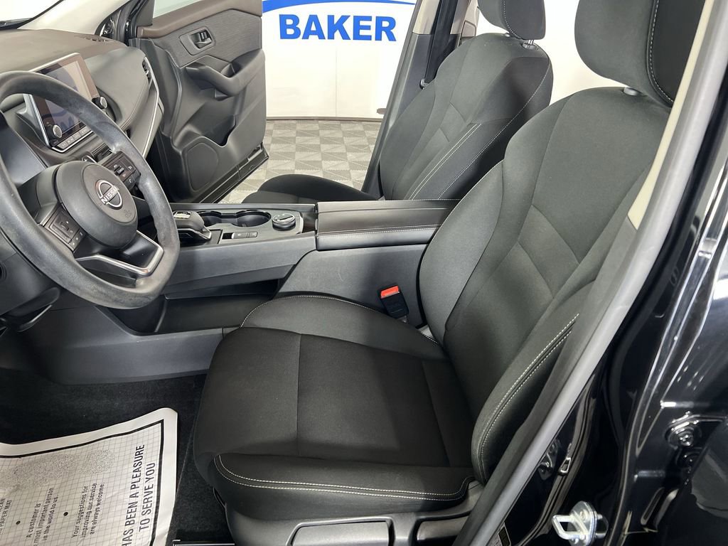 Used 2023 Nissan Rogue S image 19