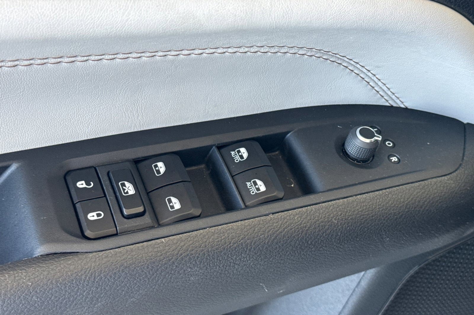 Used 2025 Jeep Compass Limited image 13