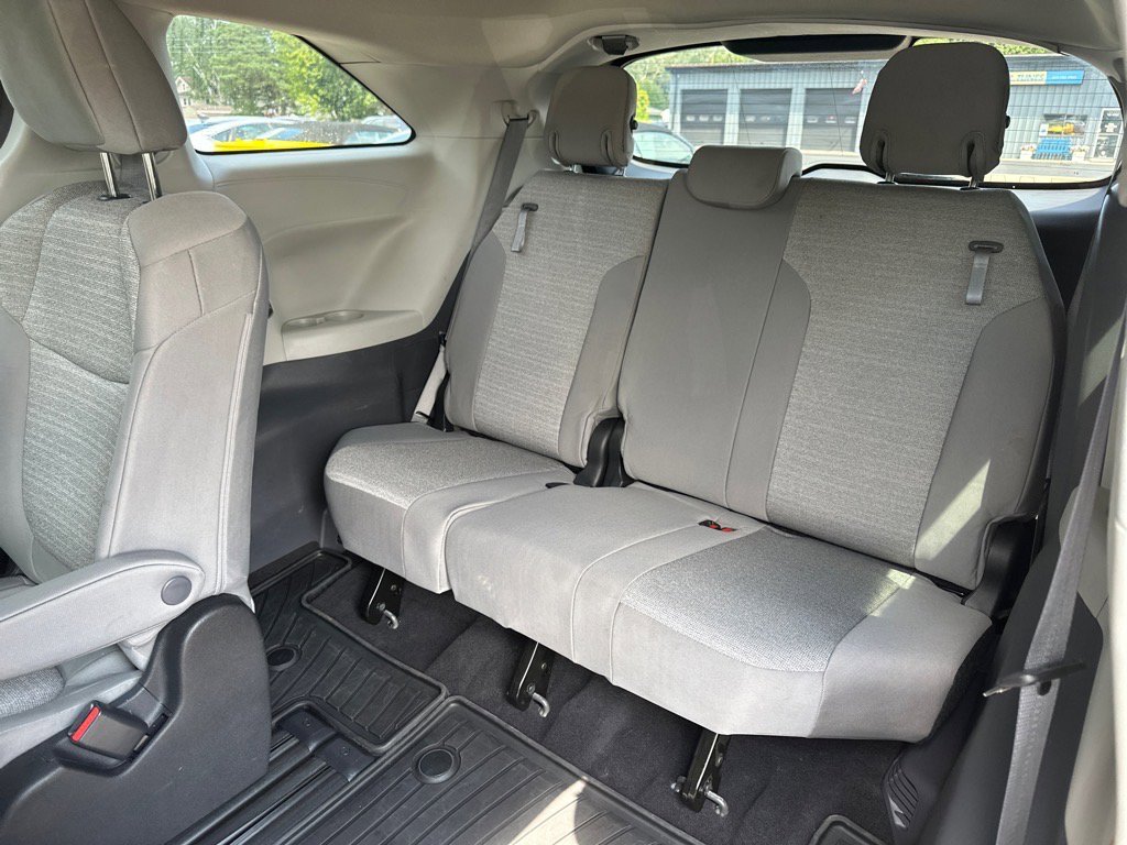Used 2022 Toyota Sienna LE image 22