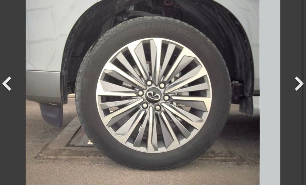 Used 2025 INFINITI QX80 Sensory AWD/4WD image 9