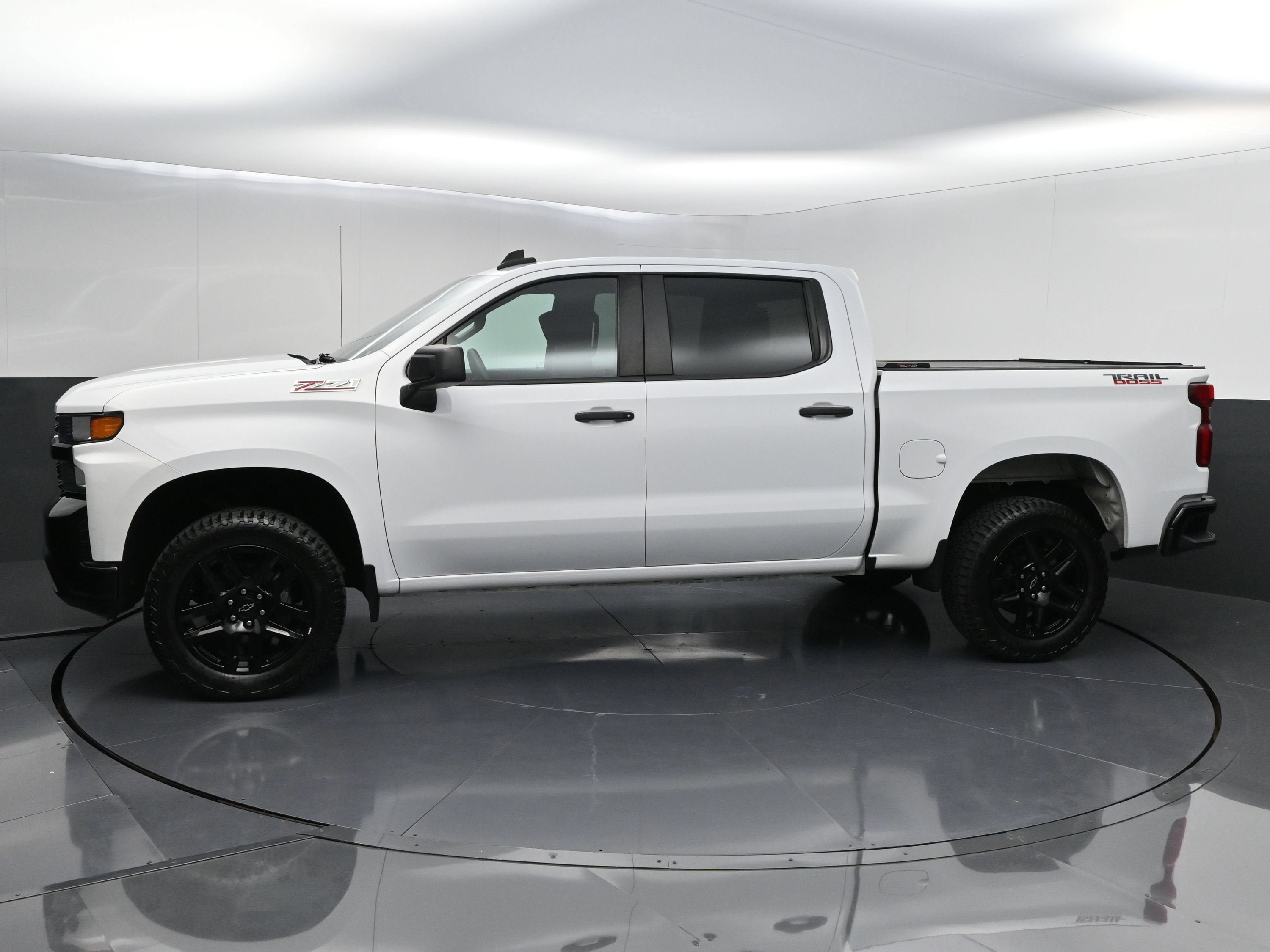 Used 2022 Chevrolet Silverado 1500 Custom Trail Boss w/ LPO, Dark Essentials Package AWD/4WD image 4
