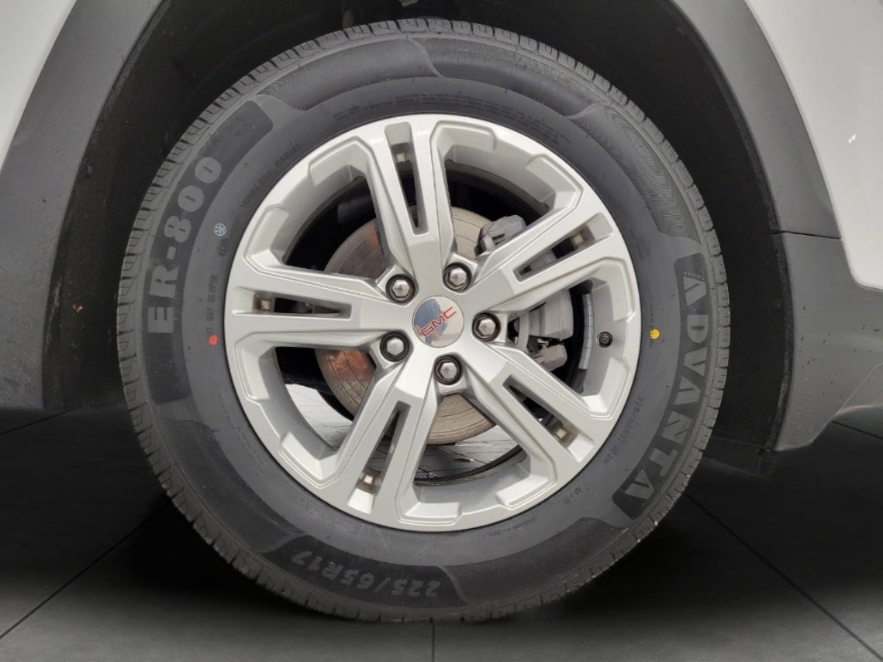 Used 2024 GMC Terrain SLE image 4