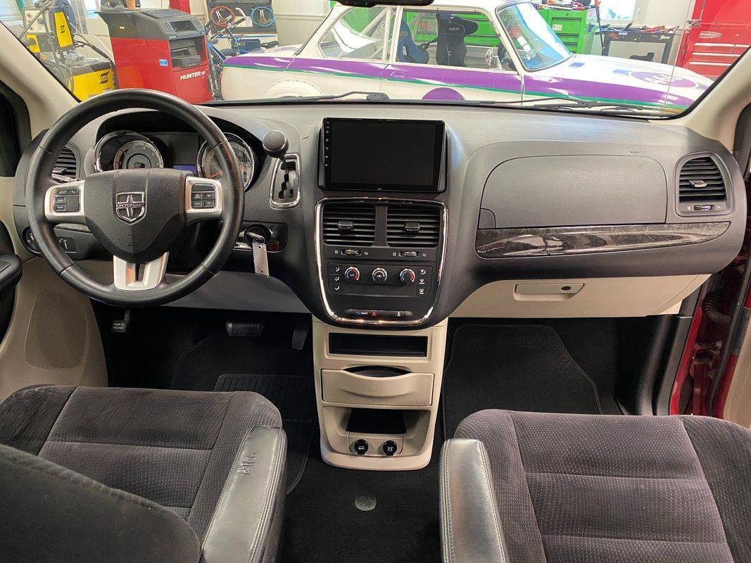 Used 2014 Dodge Grand Caravan American Value Package w/ UConnect Hands-Free Group image 13