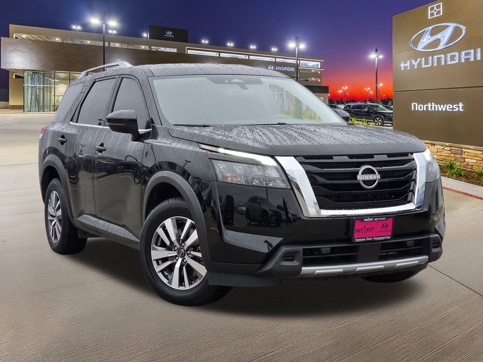 Used 2025 Nissan Pathfinder SL image 3