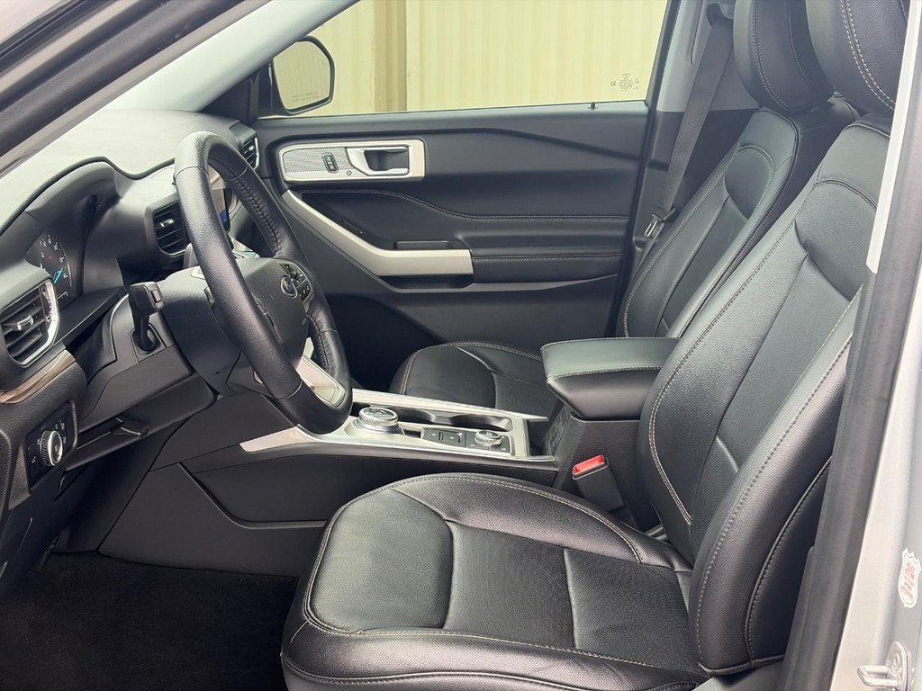 Used 2023 Ford Explorer Limited AWD/4WD image 18