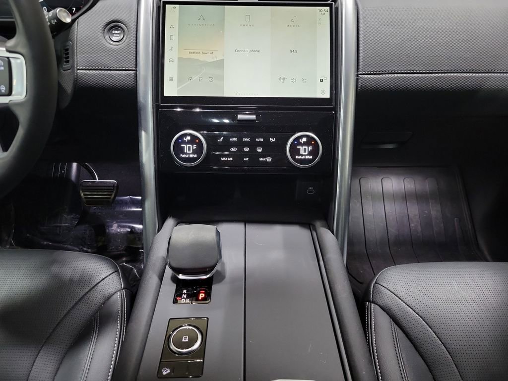 Certified 2024 Land Rover Discovery Dynamic SE image 26