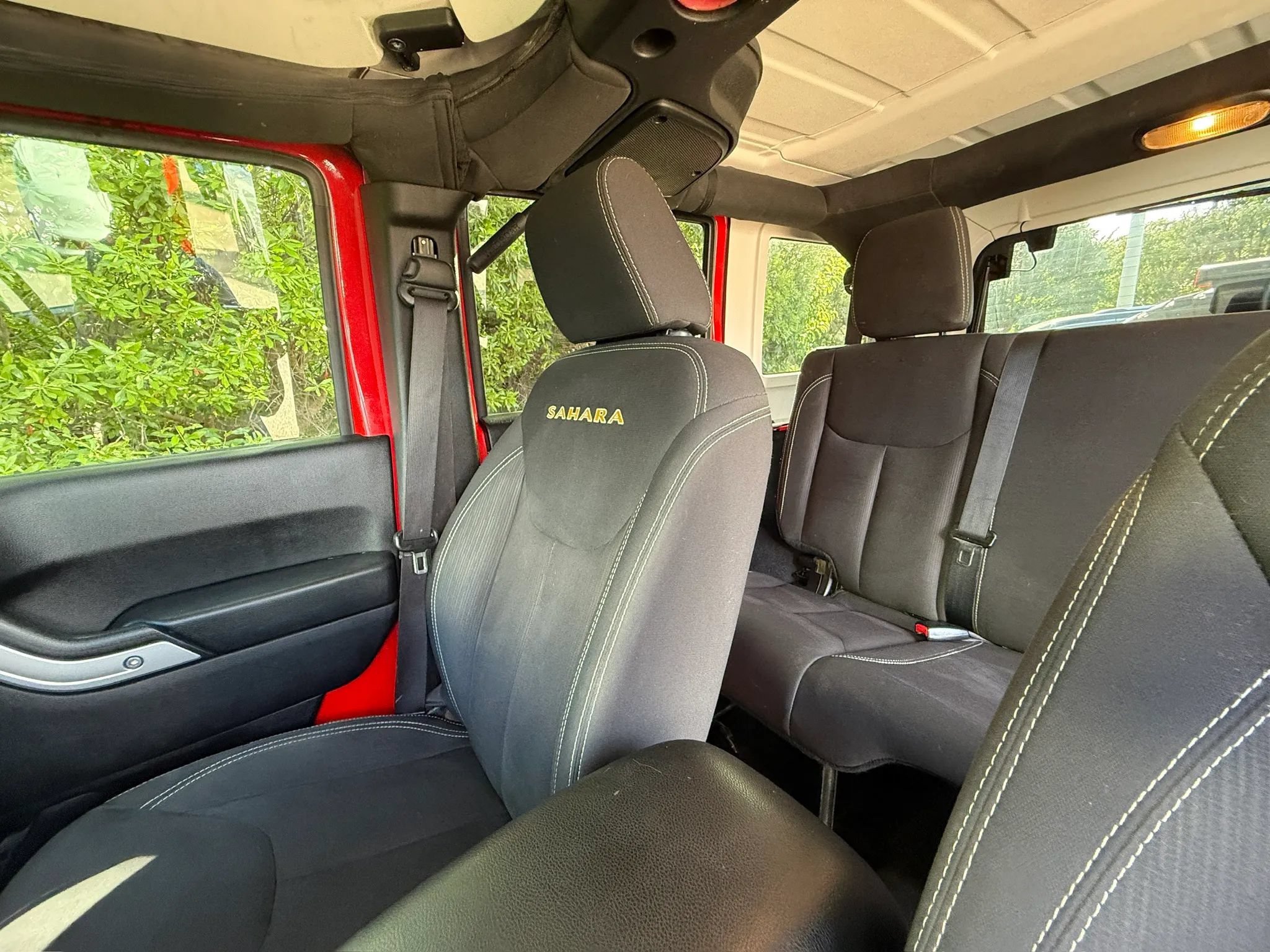 Used 2016 Jeep Wrangler Unlimited Sahara w/ Connectivity Group AWD/4WD image 54