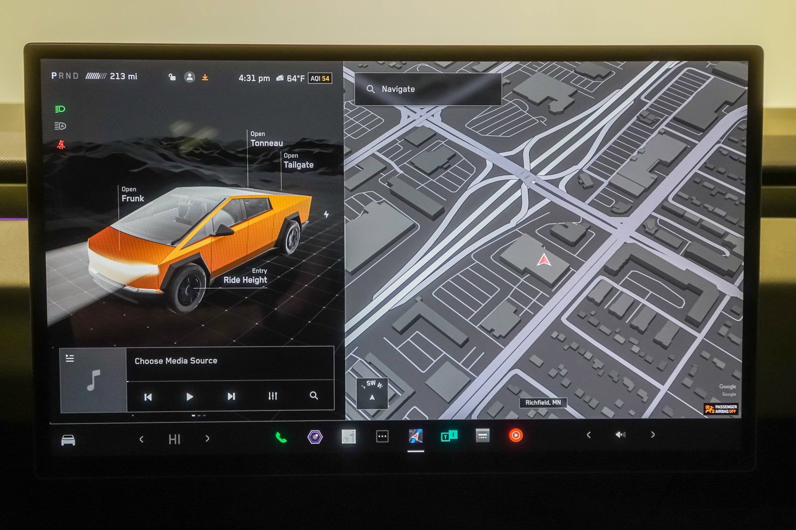 Used 2025 Tesla Cybertruck AWD Crew Cab image 31