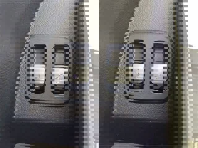 Used 2025 Mercedes-Benz GLC 350e 4MATIC image 39