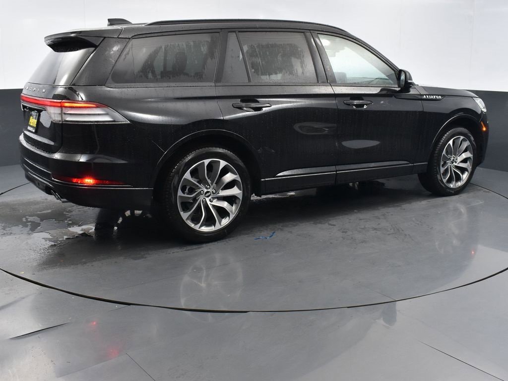 Used 2025 Lincoln Aviator AWD w/ Jet Appearance Package image 4