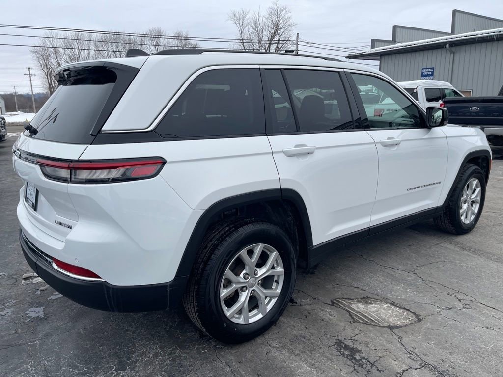 Used 2023 Jeep Grand Cherokee Limited AWD/4WD image 3