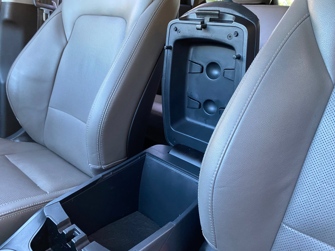 Used 2017 Hyundai Santa Fe SE Ultimate 3.3L Auto w/ SE Ultimate Tech Package 03 image 60