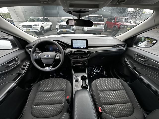 Certified 2025 Ford Escape Active w/ Cold Weather Package AWD/4WD image 16