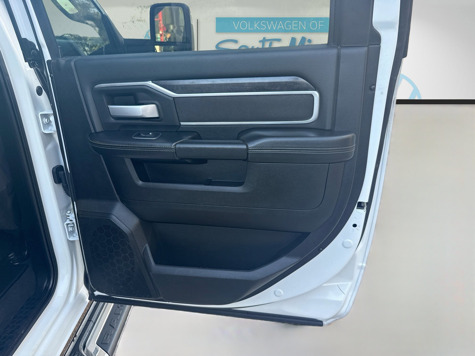 Used 2024 RAM 3500 Big Horn AWD/4WD image 30