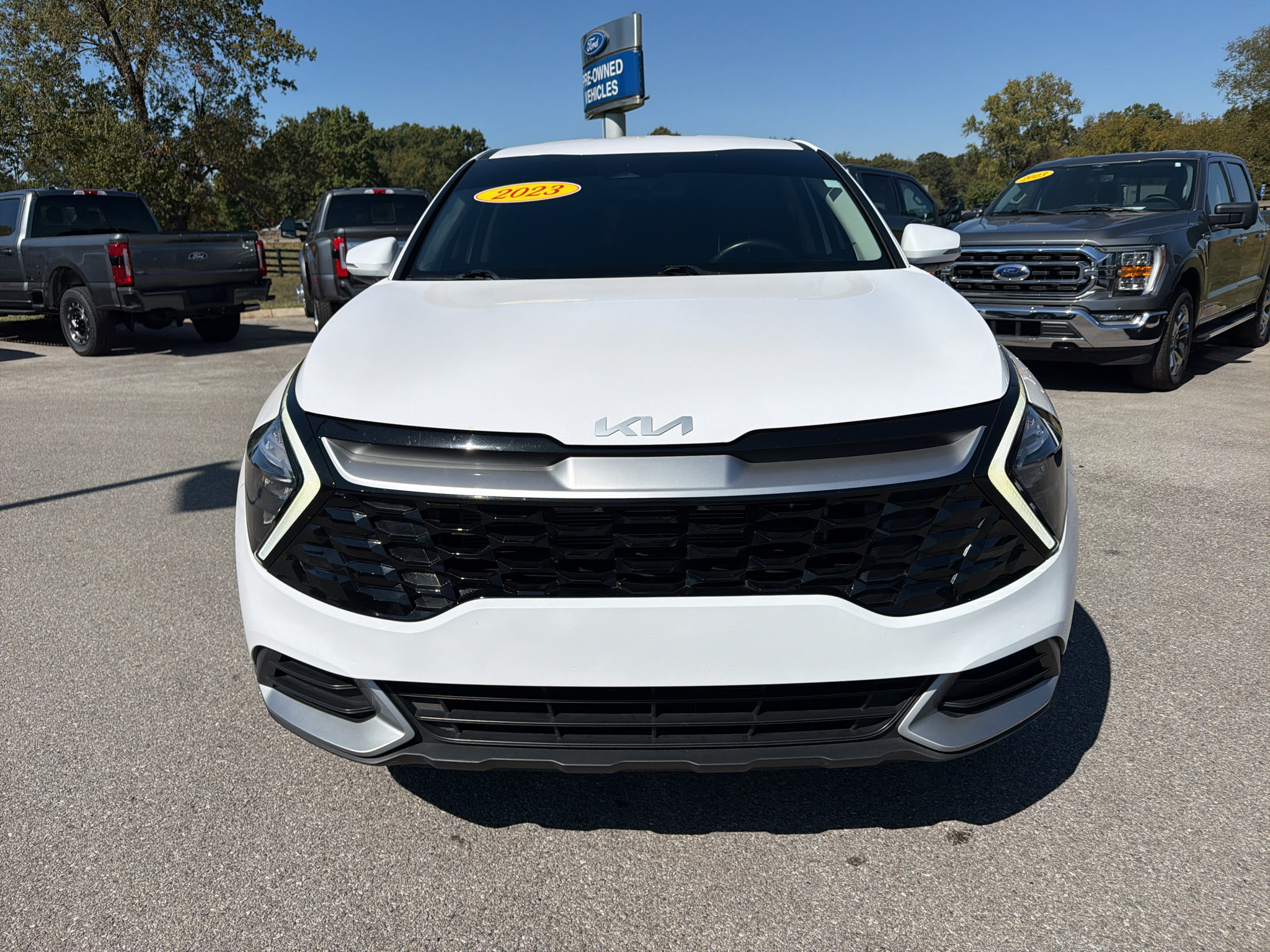 Used 2023 Kia Sportage EX FWD image 2