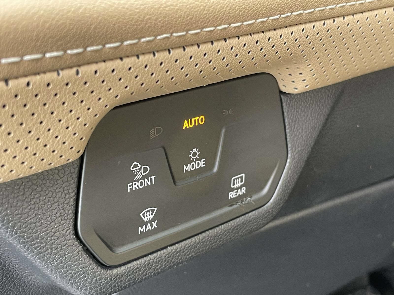 Certified 2025 Volkswagen Atlas Cross Sport SE FWD image 21