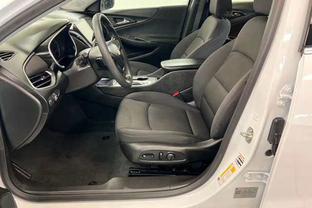 Used 2024 Chevrolet Malibu LT image 17