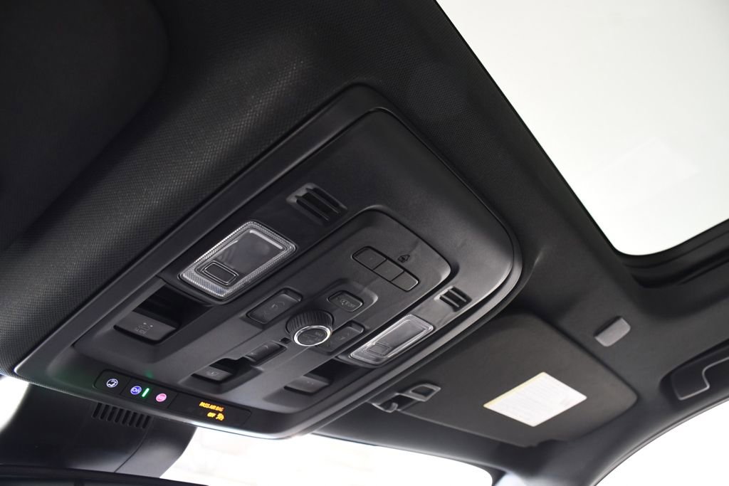 Used 2023 GMC Yukon XL SLT w/ SLT Premium Package image 32