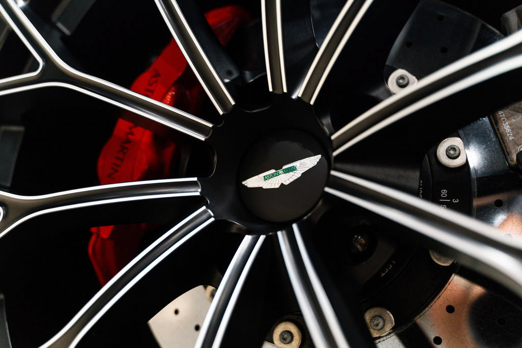 Used 2023 Aston Martin V12 Vantage RWD image 95