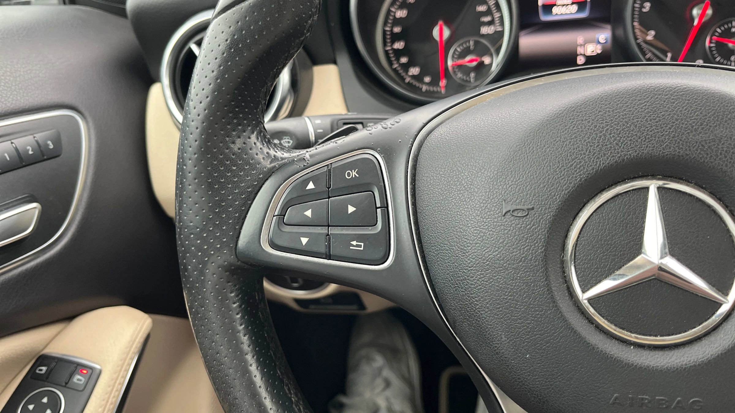Used 2018 Mercedes-Benz GLA 250 4MATIC image 25