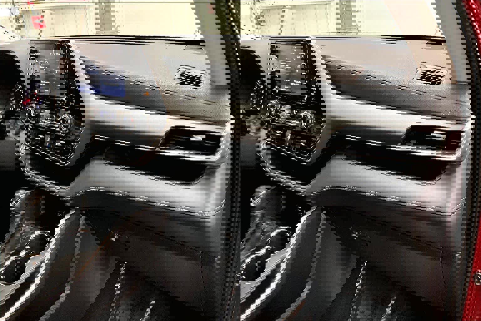 Used 2021 Toyota Highlander LE image 19