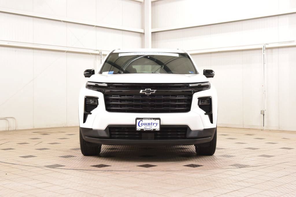 Used 2024 Chevrolet Traverse LT w/ Midnight/Sport Edition AWD/4WD image 2