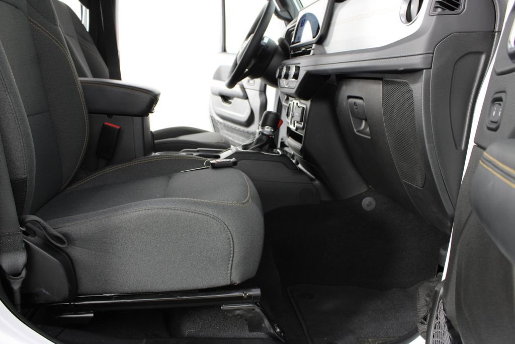 Used 2025 Jeep Wrangler Unlimited Sahara w/ Safety Group AWD/4WD image 20