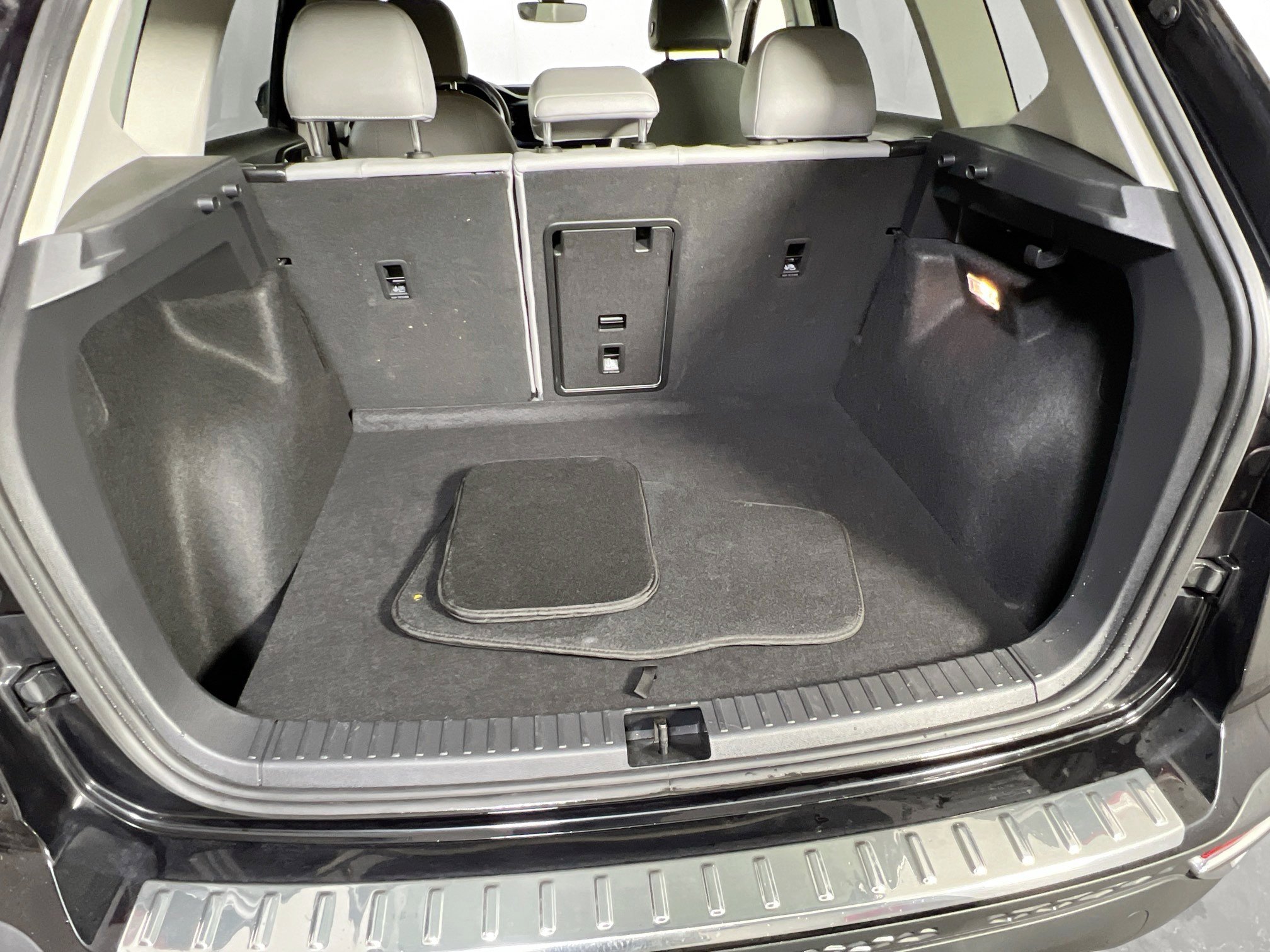 Used 2023 Volkswagen Taos SE AWD/4WD image 24