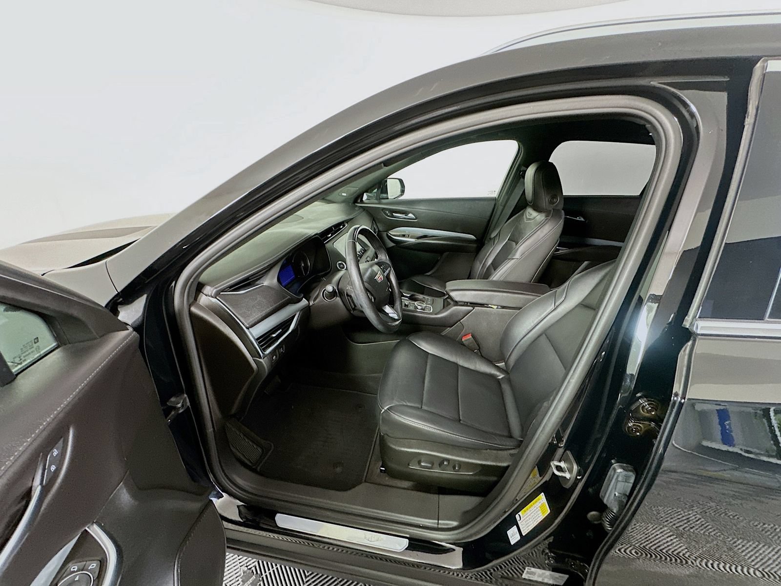 Used 2022 Cadillac XT4 Premium Luxury w/ Driver Awareness Package AWD/4WD image 20