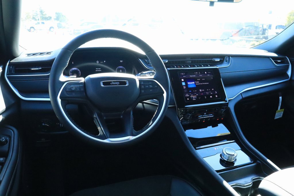 New 2025 Jeep Grand Cherokee L Altitude image 2