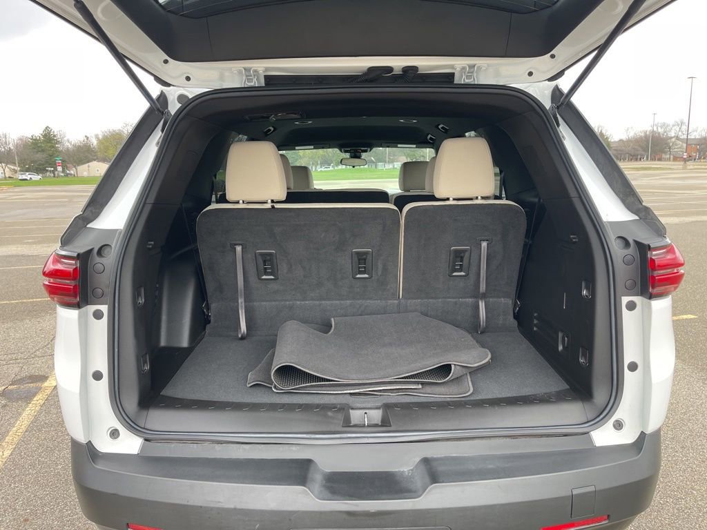 Used 2022 Chevrolet Traverse LS image 8