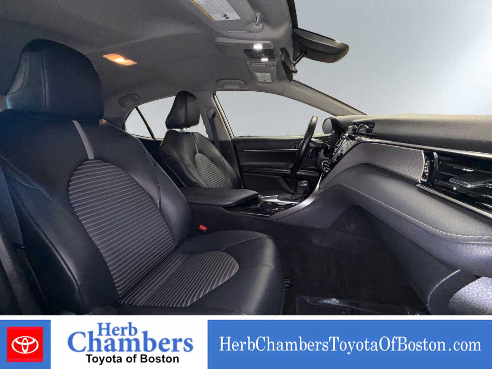 Used 2020 Toyota Camry SE FWD image 18